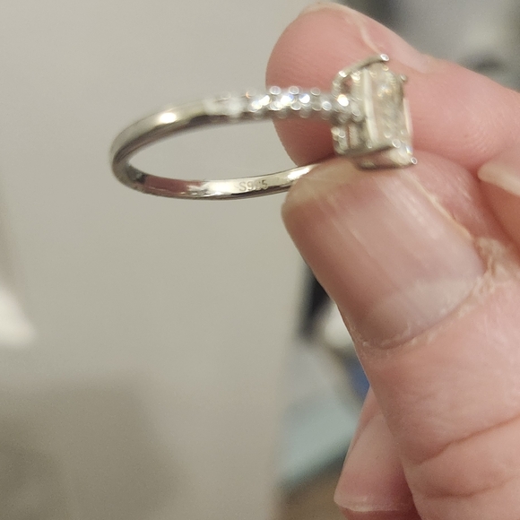 GRA Certified 1 Carat Radiant Cut Moissanite Diamond Ring size 7 - Picture 10 of 16